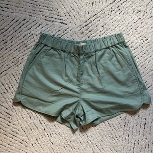 Madewell pull on shorts. NWT size medium
